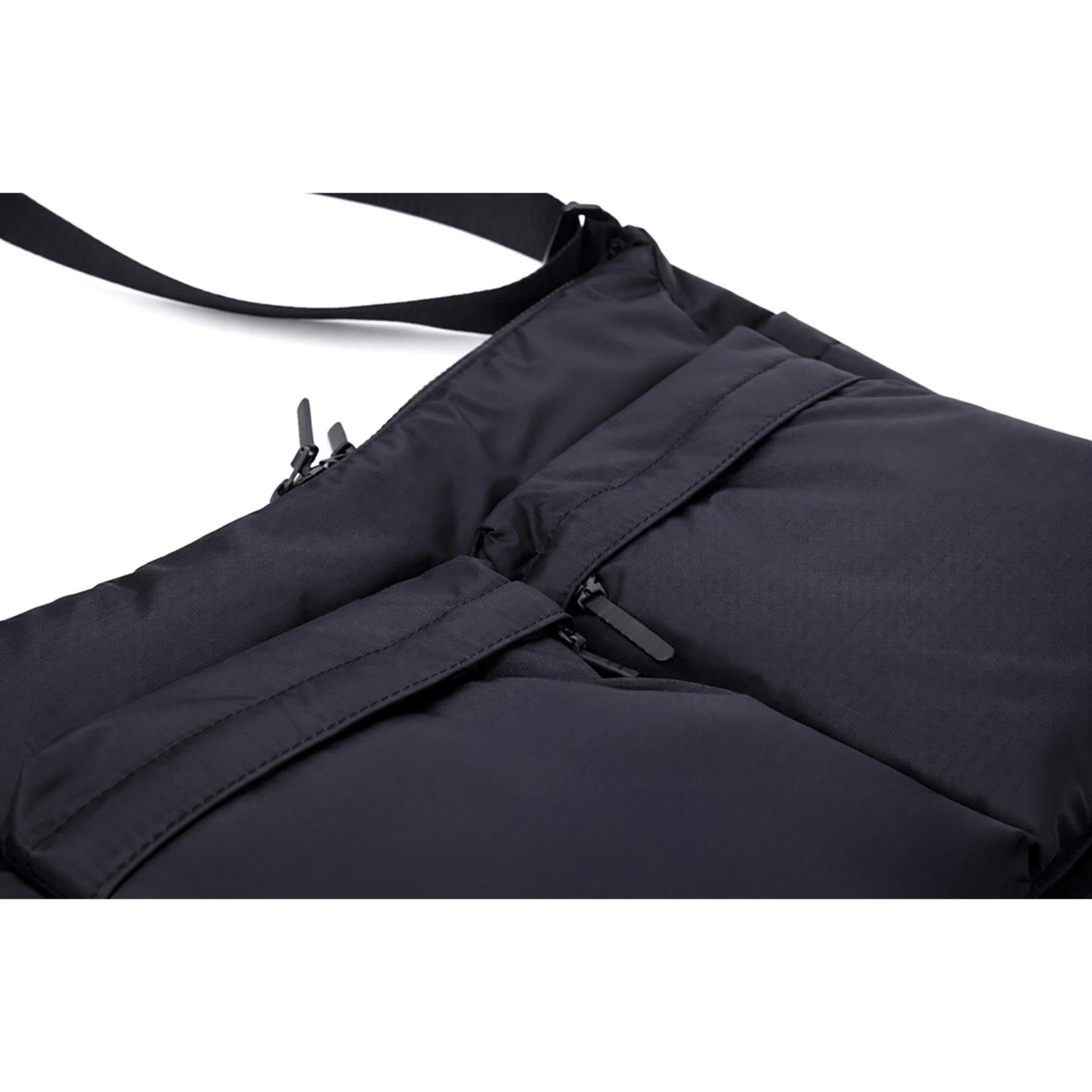 Uniqlo 361-479577-09 Multi Pocket Unisex Çanta Siyah - Görsel 4