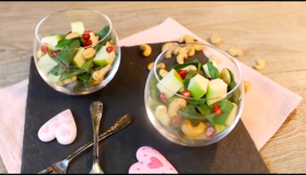 Yeşil Elma ve Kaju Fıstıklı Körpe Ispanak Salatası Tarifi
