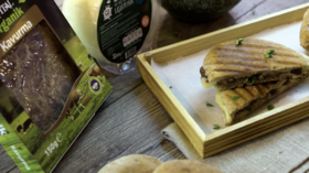 Kavurma ve Kaşarlı Panini