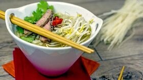 Vietnam Usulü Pho Çorbası