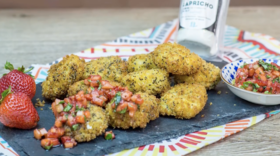 Kızarmış Keçi Peyniri ve Çilek Salsa