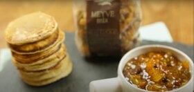 Tarçınlı & Kuru Meyveli Pancake Kulesi