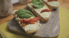 Fesleğenli ve Robiola Peynirli Ciabatta