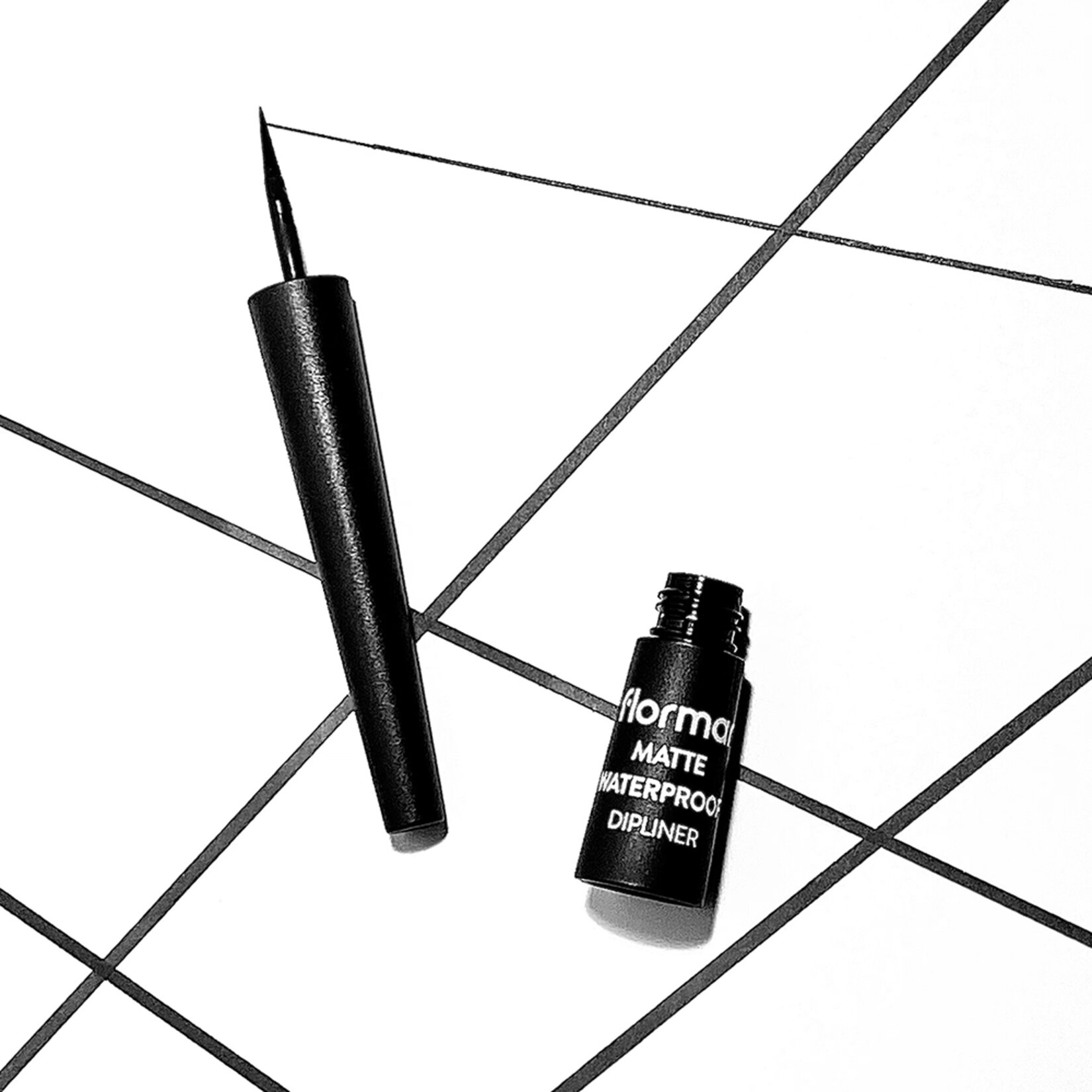 Flormar Sudan Etkilenmeyen Yoğun Pigmentli Mat Dipliner - 001 Black - Görsel 5