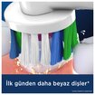 Oral-B Şarjlı Fırça Yedek Başlığı 3 Boyutlu Diş Fırçası 4'lü - Görsel 3
