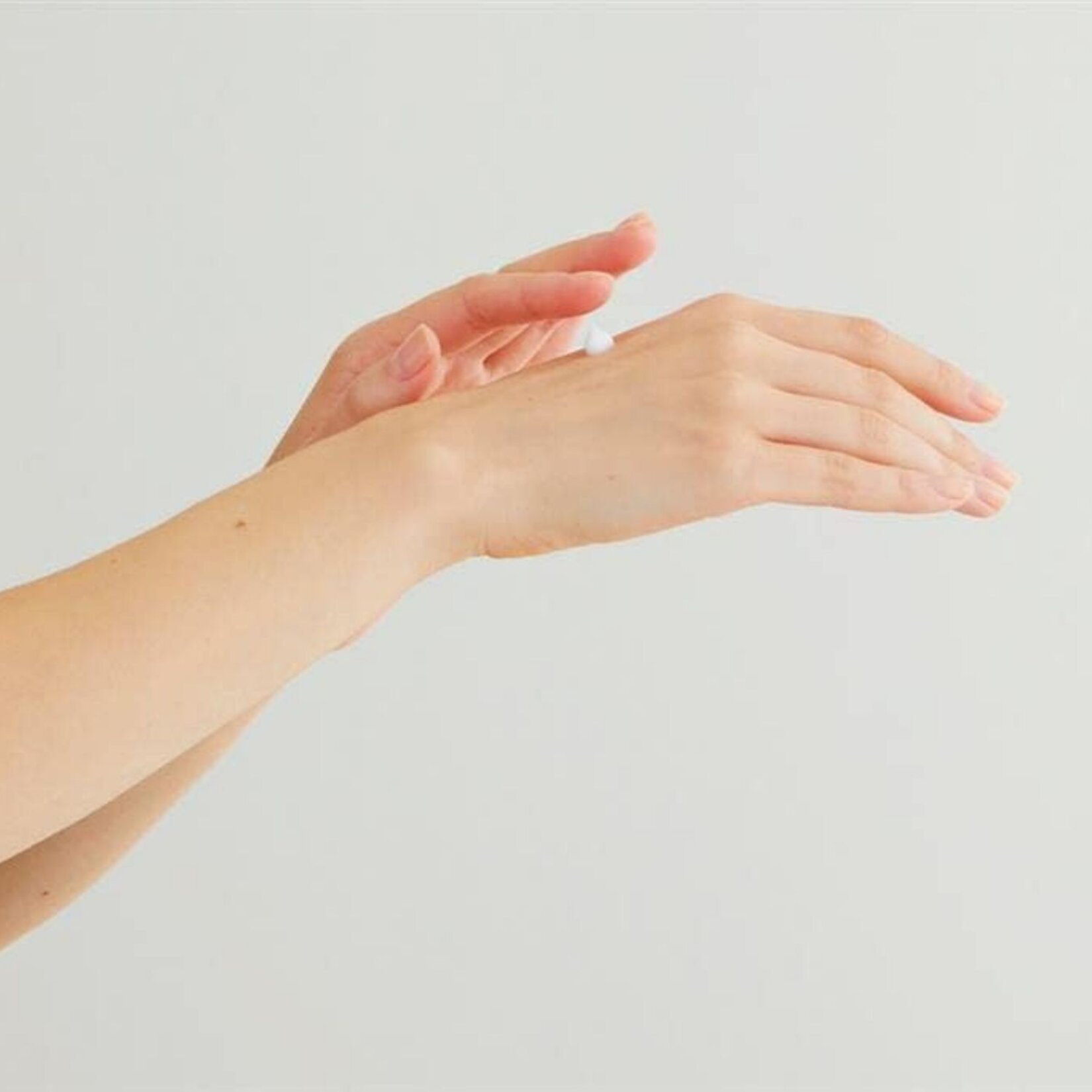 Nivea Besleyici ve Nemlendirici El Bakım Kremi Deniz İğdesi 75 Ml - Görsel 4