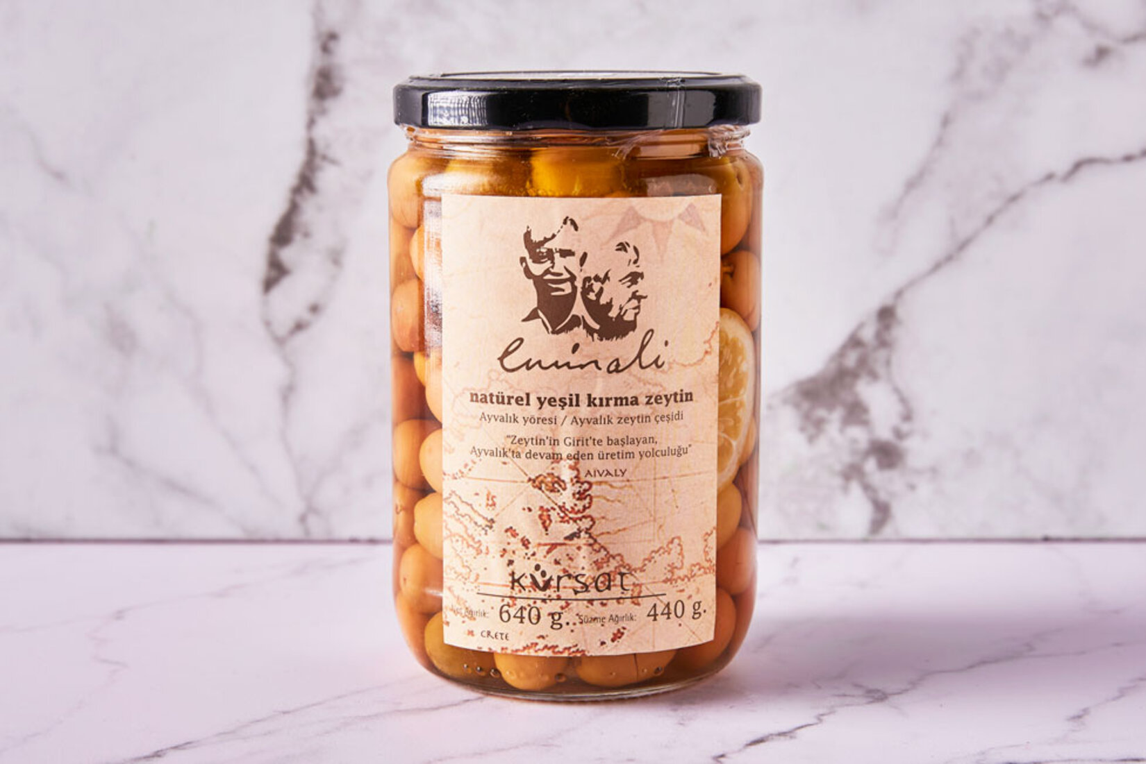 Dikini chiqarmay ogziga kirdi.