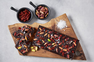 Gojiberry, Deniz Tuzlu & Antep Fıstıklı Bitter Çikolata 145 g