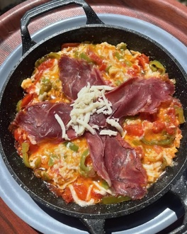 Pastırmalı & Kavurmalı Menemen görseli