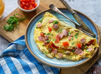 Sosisli & Kaşarlı Omlet görseli