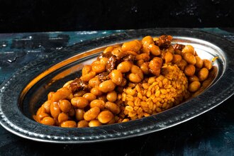Bulgur Pilavı Üstü Az Kuru Fasulye görseli
