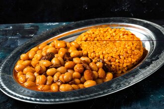 Bulgur Pilavı Üstü Tam Kuru Fasulye görseli