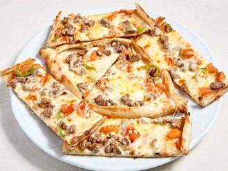 Kuşbaşılı Kaşarlı Pide (Açık) görseli