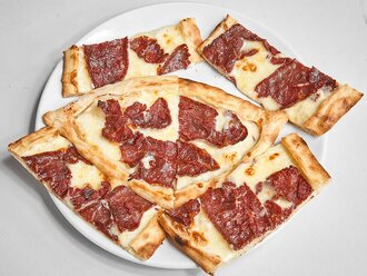 Pastırmalı Kaşarlı Pide (Açık) görseli