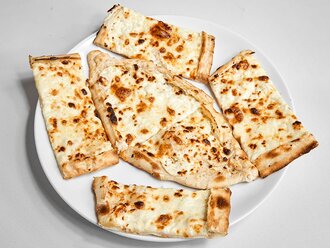 Terbiyeli Beyaz Peynirli Pide (Açık) görseli