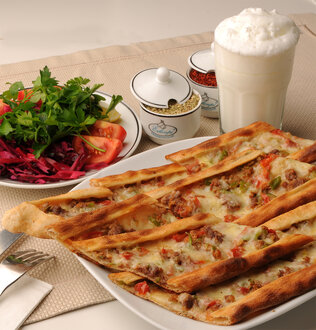 Kuşbaşılı Mevlana Pide görseli