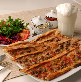 Kuşbaşılı Pide (Bıçak Arası) görseli