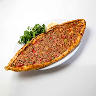 Kıymalı Domatesli Pide görseli