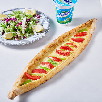 Kaşarlı Domatesli Biberli Pide görseli