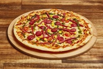 Queen's Pizza (Orta) görseli