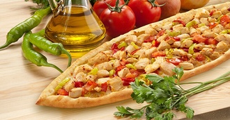 Tavuklu Pide (Kapalı) görseli