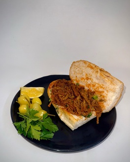 Çeyrek Ekmek Arası Et Tantuni görseli