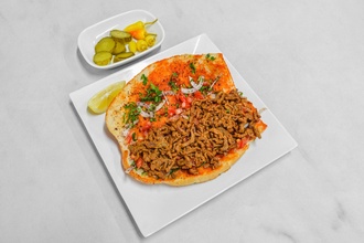 Yarım Ekmek Arası Biftek Et Tantuni görseli