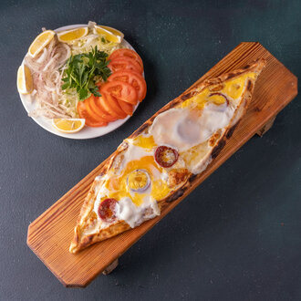 Sucuklu Yumurtalı Pide görseli