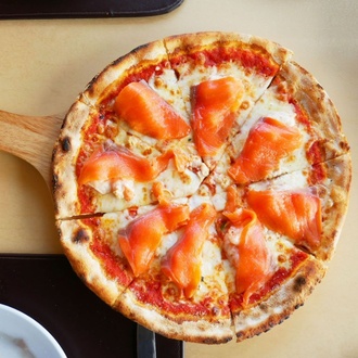 Somon Füme & Rezeneli Pizza görseli