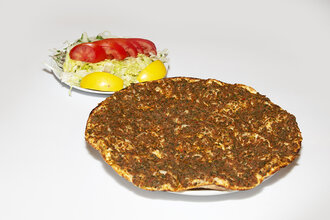 Kaşar Peynirli Lahmacun görseli