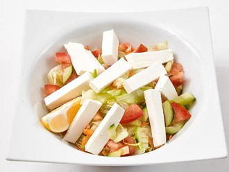 Beyaz Peynirli Salata görseli