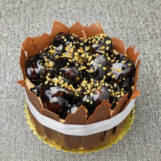 Profiterollü Pasta görseli