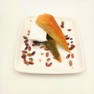 Havuç Dilim Baklava (1 Adet) & Dondurmalı görseli
