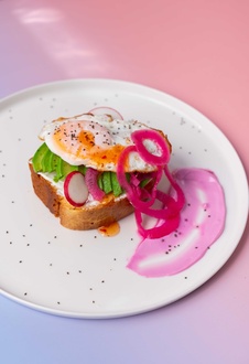 Avocado Toast With Egg görseli