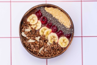 Coco Cherry Smoothie Bowl görseli