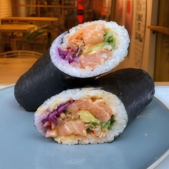 Salmon Sushi Burrito görseli