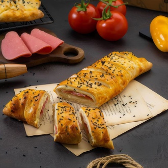Salamlı Stromboli görseli