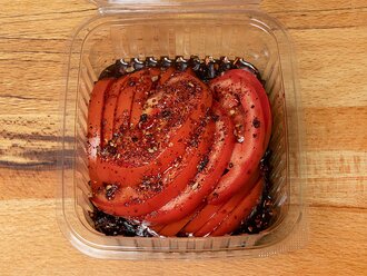 Özel Soslu Söğüş Salata görseli