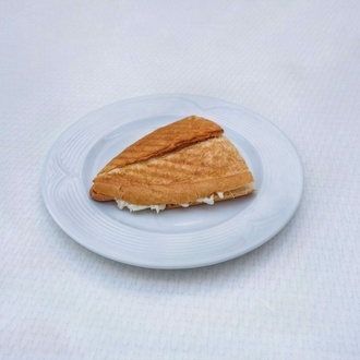 Tombik Ekmeğe Kavurmalı Kaşarlı Tost görseli