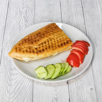 Yarım Ekmek Arası Kavurmalı Kaşarlı Tost görseli