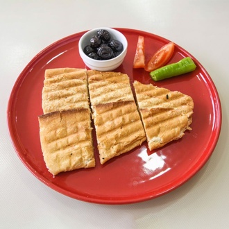 Yarım Ekmek Arası Kavurmalı Tost görseli