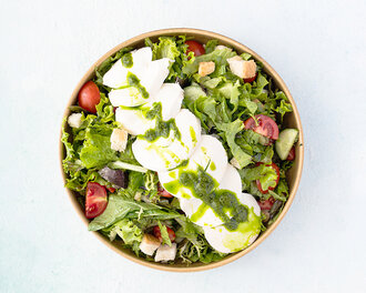 Mozzarella Caprese Salad görseli
