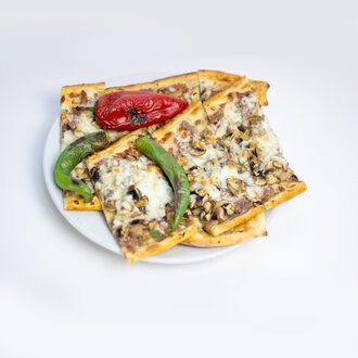 Mantarlı & Kuşbaşılı & Kaşarlı Pide görseli