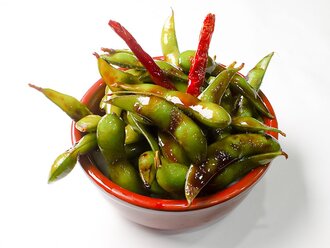 Acı Soslu Sarımsaklı Edamame görseli