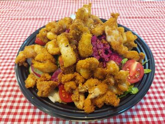 Çıtır Tavuklu Salata görseli