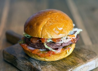 Sweet & Chilli Vegan Burger görseli