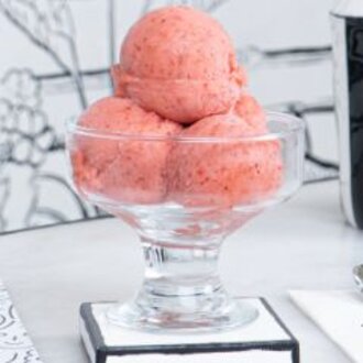 Çilekli Dondurma görseli