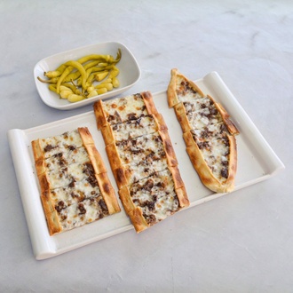 Kavurma Kaşarlı Pide görseli