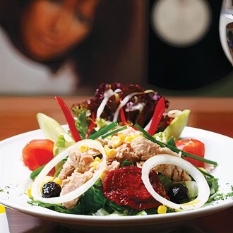 Ton Balıklı Akdeniz Salata görseli
