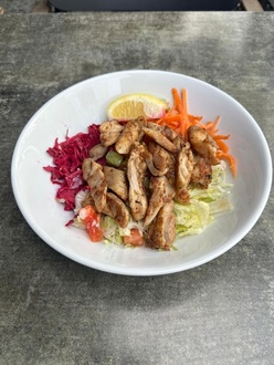 Izgara Tavuk Salata görseli